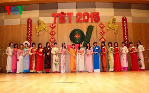 ชมรมชาวเวียดนามในสาธารณรัฐเกาหลีและฝรั่งเศสจัดรายการต้อนรับวสันต์ฤดูใหม่